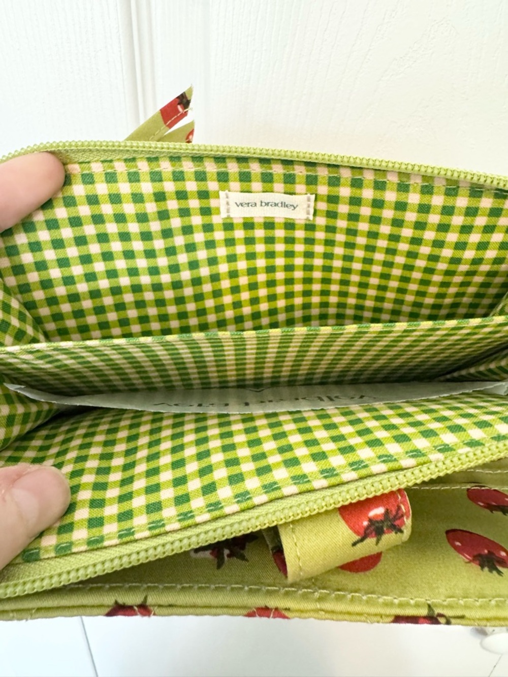 NWT Vera Bradley Large Tab Wallet Tiny Tomatoes Palm Quilted Cotton Organizer - Picture 5 of 6